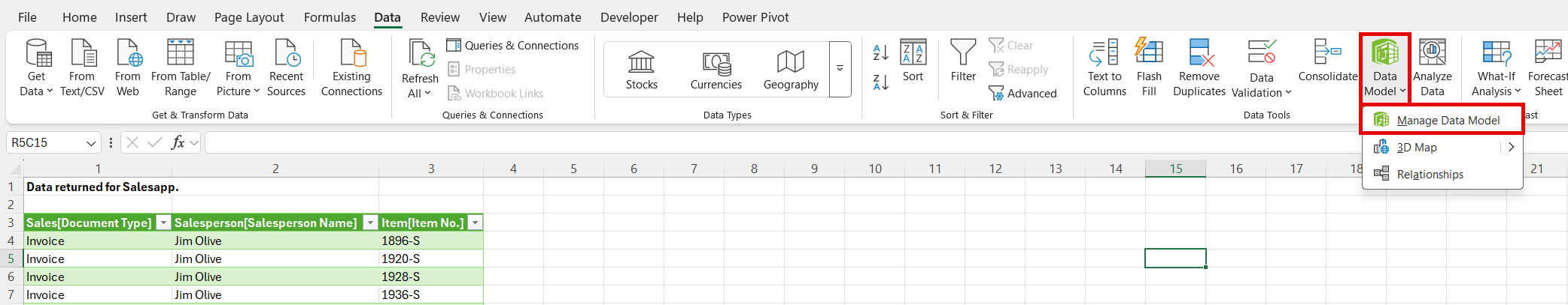 Zrzut ekranu programu Excel pokazujący kroki zarządzania modelem danych w Power Pivot.
